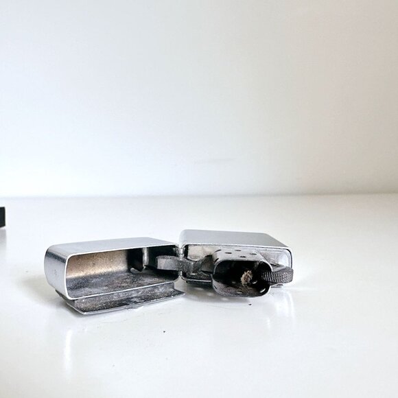 ZIPPO LIGHTER MADE IN USA BILLIARDS POOL PLAYER SURPRISE 2005 - Picture 11 of 12